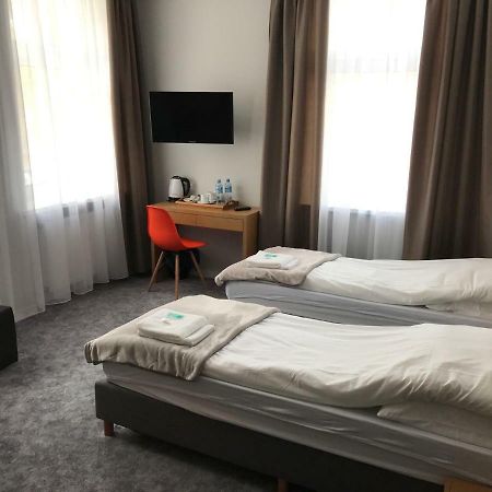7 Rooms Mtp Poznań Esterno foto