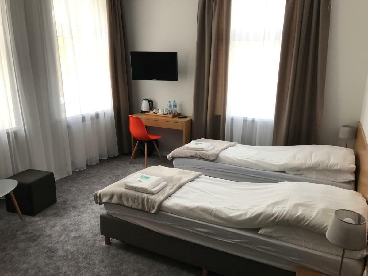 7 Rooms Mtp Poznań Esterno foto