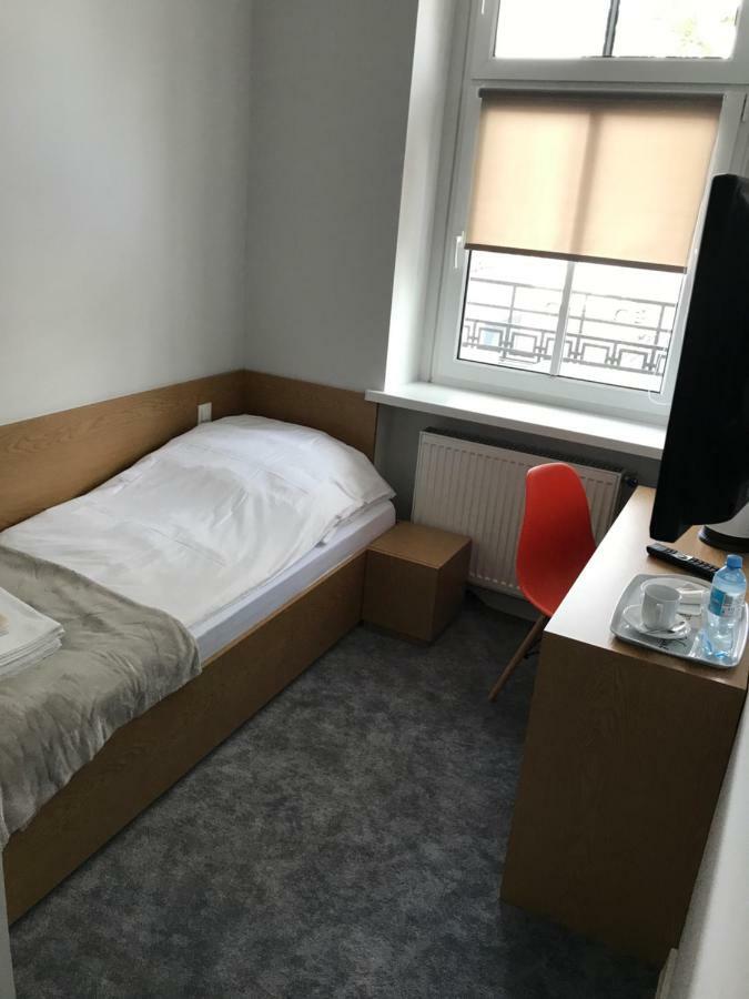 7 Rooms Mtp Poznań Esterno foto