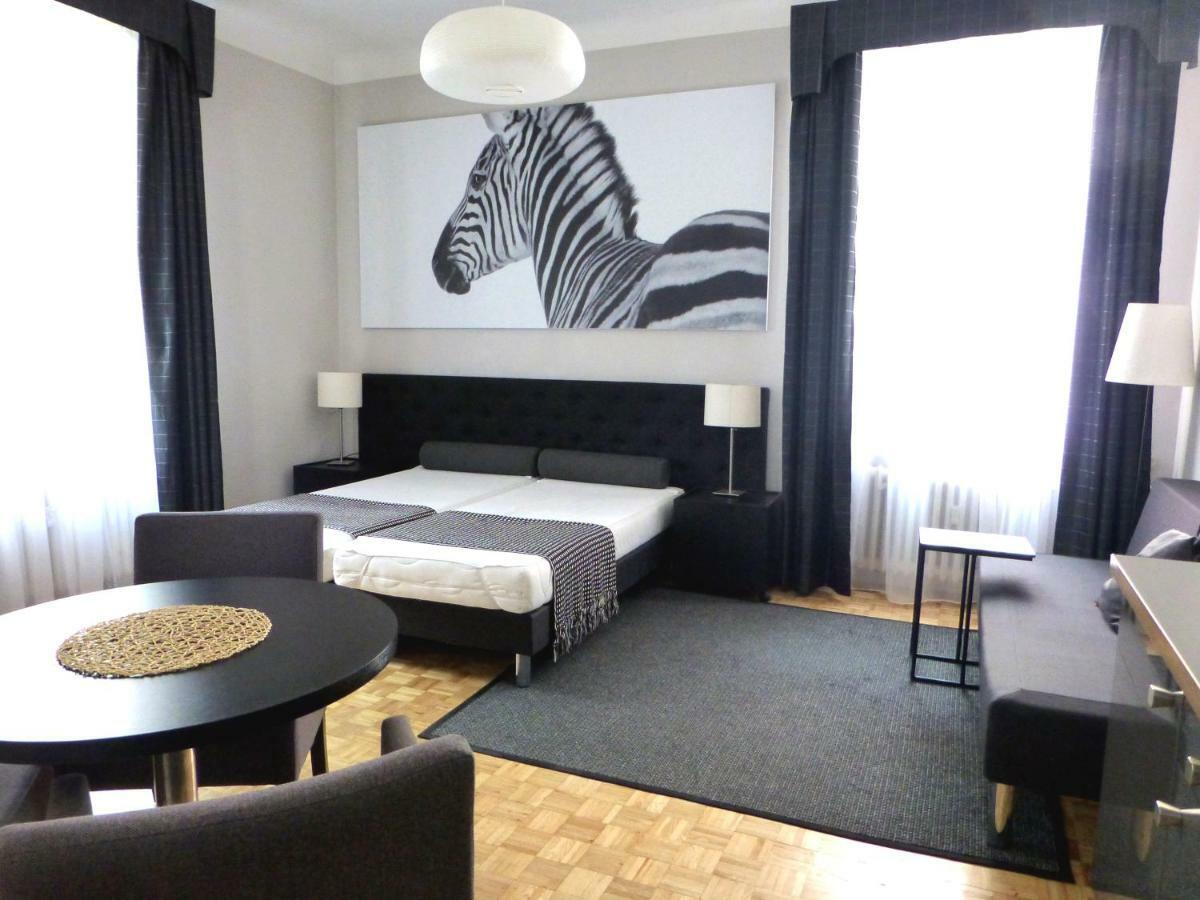 7 Rooms Mtp Poznań Esterno foto