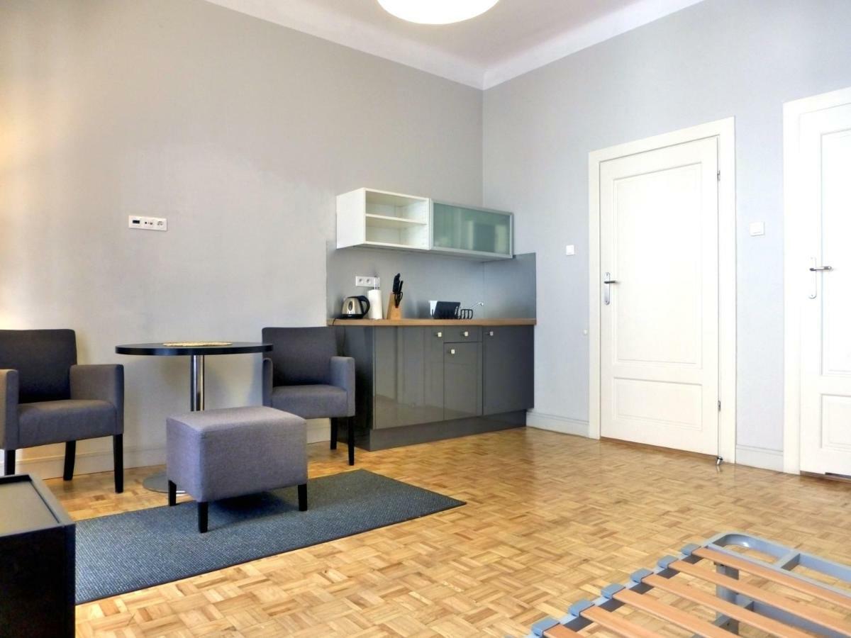 7 Rooms Mtp Poznań Esterno foto